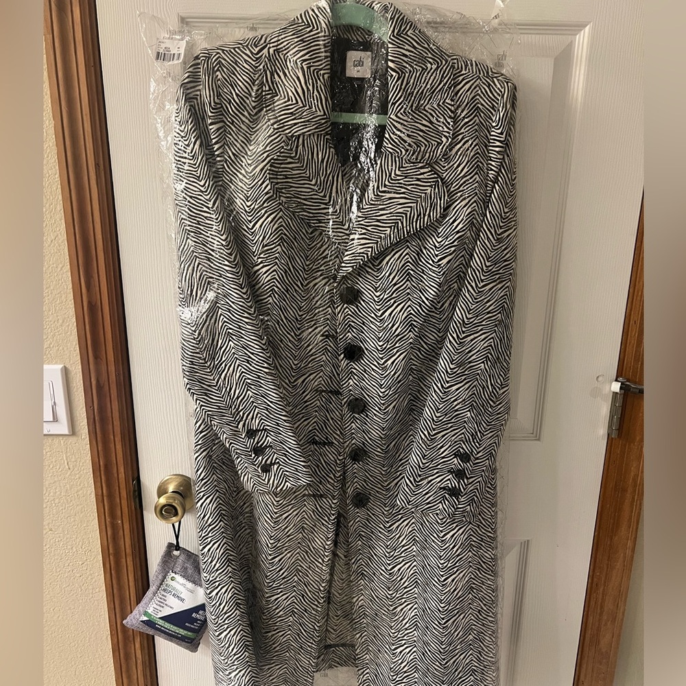 ￼ Beautiful Bl/Wh cabi jacket size M
worn once. Pd $199, selling for $75.